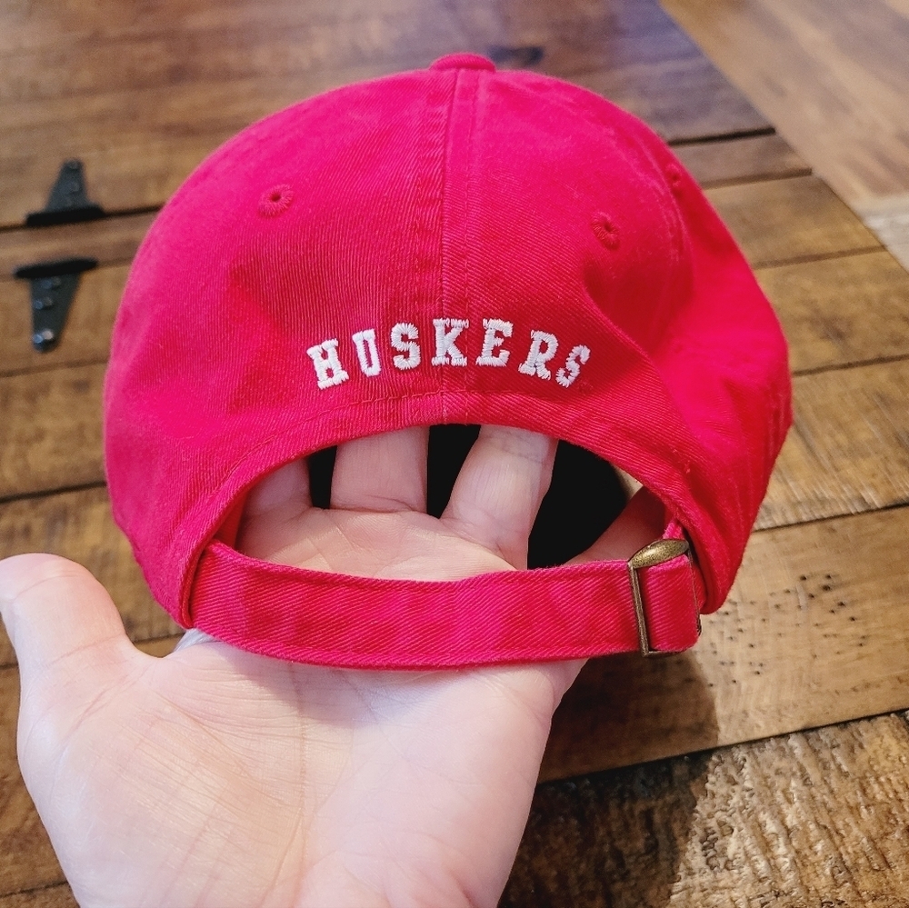 Captivating Headgear Nebraska CornHuskers Ball Cap Embroidered 100% Cotton Red - Picture 5 of 9